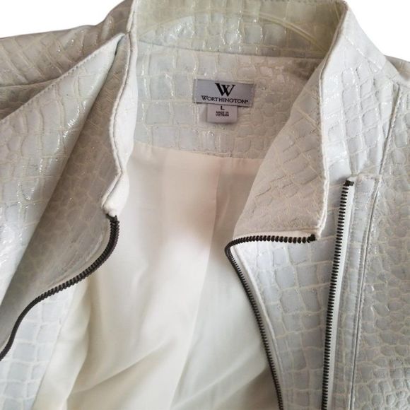 Textured Skirt Suit - Picture 4 of 6